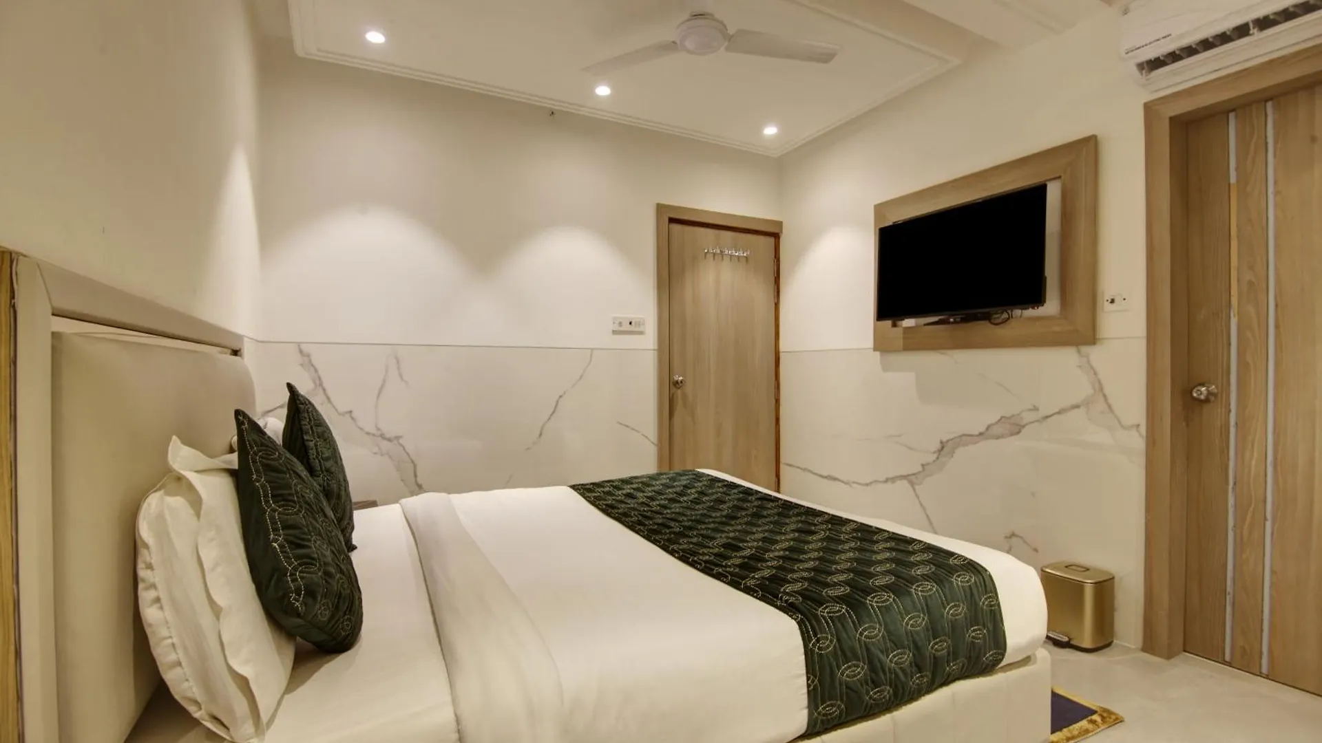***  Hotel International Inn By Star Group - Near Delhi Airport نيودلهي الهند